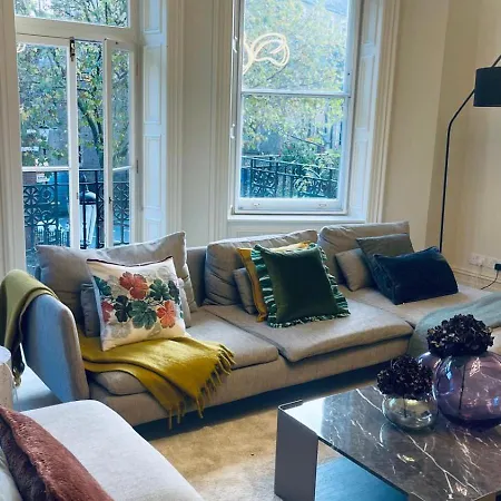 A Contemporary Flat In Chelsea