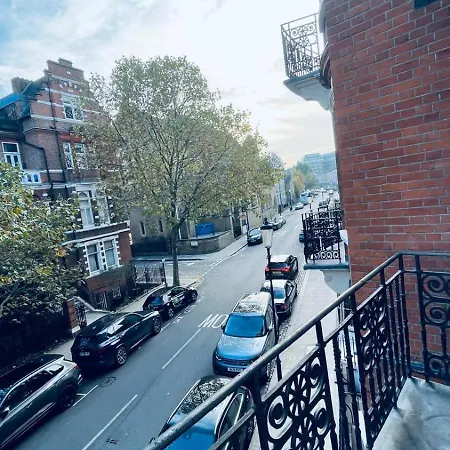 A Contemporary Flat In Chelsea * London