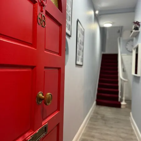 Chic With Modern Amenities Apartment *