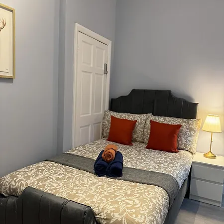 Chic With Modern Amenities Apartment London