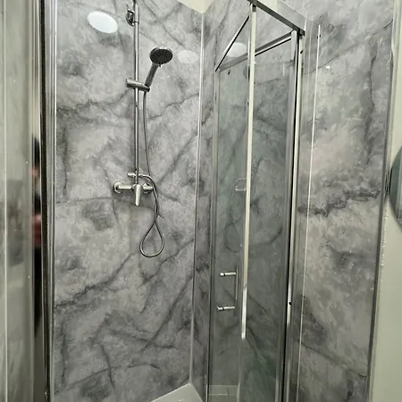 Chic With Modern Amenities * London