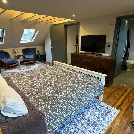 Madika Homes 4 Bed House Contractor Corporate * London