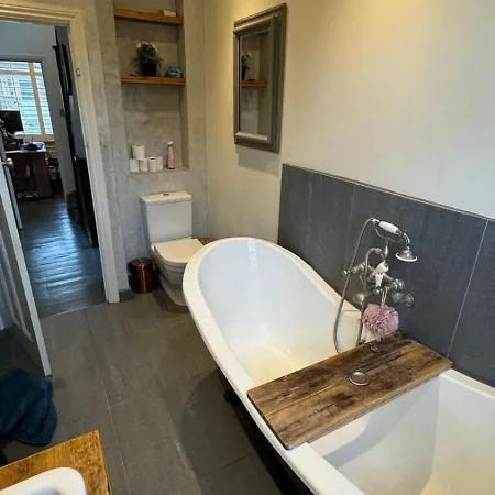 Madika Homes 4 Bed House Contractor Corporate London