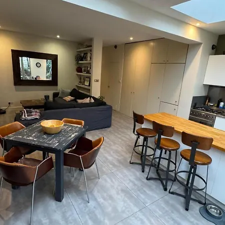 Apartment Madika Homes 4 Bed House Contractor Corporate London