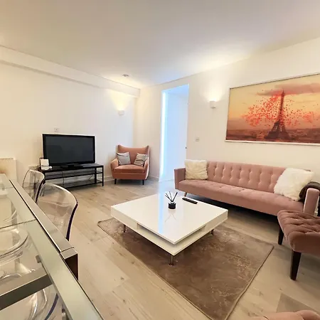 Hyde Park Luxury Apartment