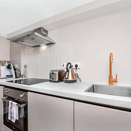 Cozy Perfect Blend Of Style & Convenience * London