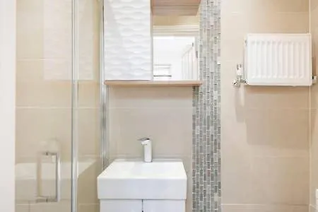Apartment Modern Flat- Camden Town King's Cross Zone 1 *