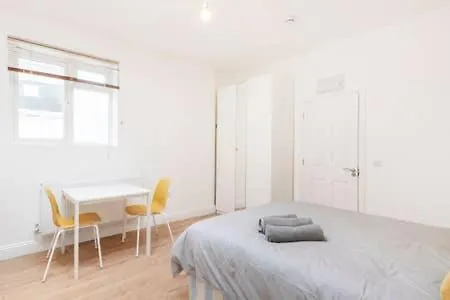Apartment Modern Flat- Camden Town King's Cross Zone 1 London