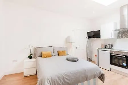 Apartment Modern Flat- Camden Town King's Cross Zone 1 *