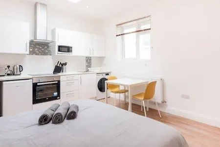 Apartment Modern Flat- Camden Town King's Cross Zone 1 *