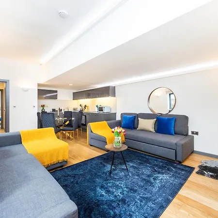 2 Bed 2 Bath Deluxe Flat In Kensington London
