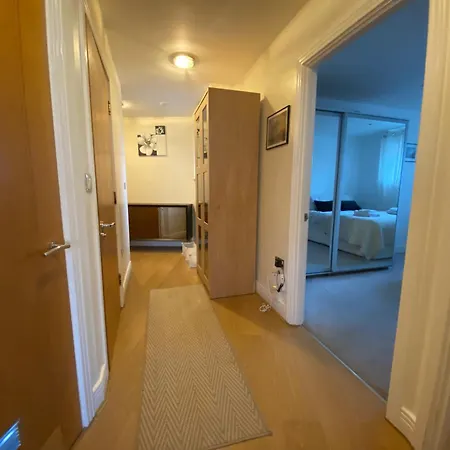 Riverside Apartment-2 Bed-freep-balcony Apartment London