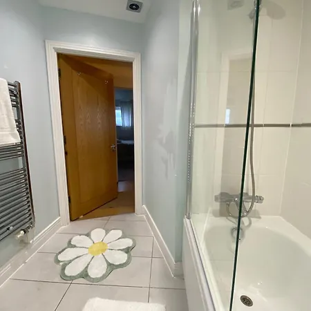 Riverside Apartment-2 Bed-freep-balcony Apartment *