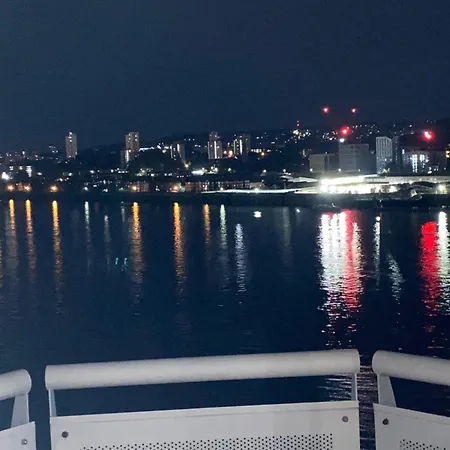 Riverside Apartment-2 Bed-freep-balcony * London