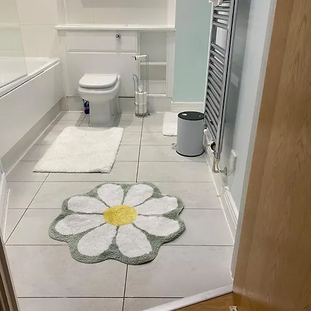Riverside Apartment-2 Bed-freep-balcony Apartment *