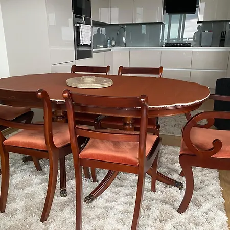 Apartment Riverside Apartment-2 Bed-freep-balcony London