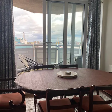 Riverside Apartment-2 Bed-freep-balcony *