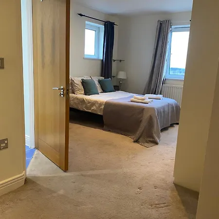 Riverside Apartment-2 Bed-freep-balcony Apartment *