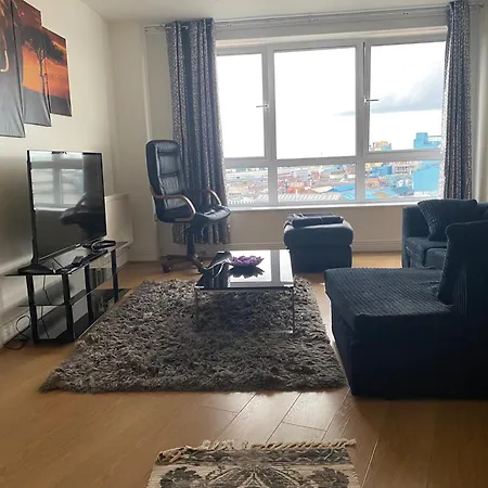 Apartment Riverside Apartment-2 Bed-freep-balcony London