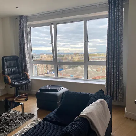 Apartment Riverside Apartment-2 Bed-freep-balcony London