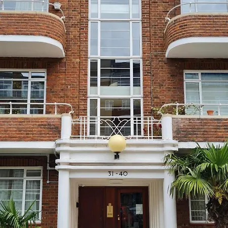 Art Deco Apartment London