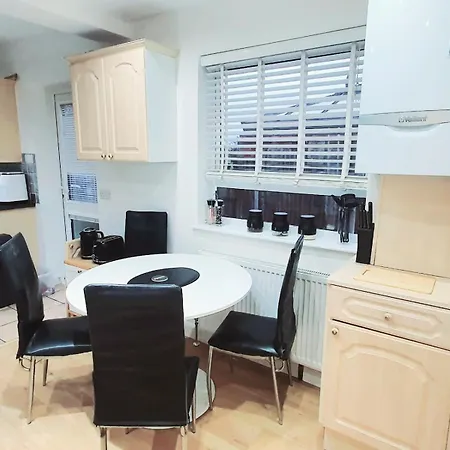 Homestay Deluxe Comfy With En-suite - 1