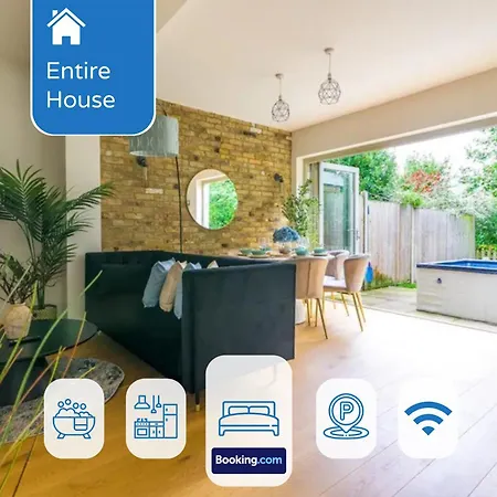 5 Bed 2 Bath House By Livestay Short Lets & Serviced With Private Garden & Jacuzzi *