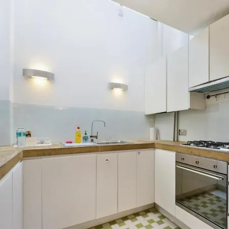Chic Sleeps Up To 4 Guests In Heart Of Bridge London