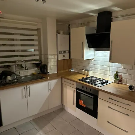 Holiday home 3 Bedroom House Stratford London, Sleeps 5 London