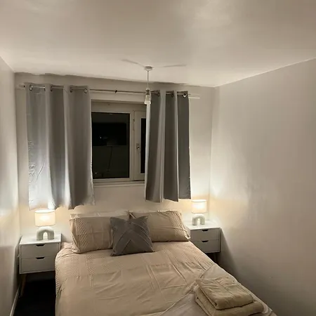3 Bedroom House Stratford London, Sleeps 5