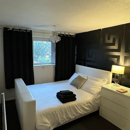 Holiday home 3 Bedroom House Stratford London, Sleeps 5 London