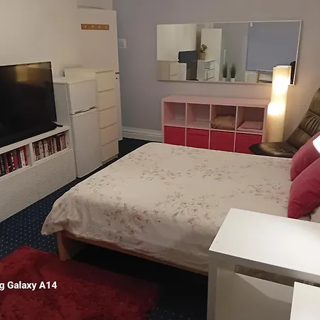 63 John Aird Court Homestay