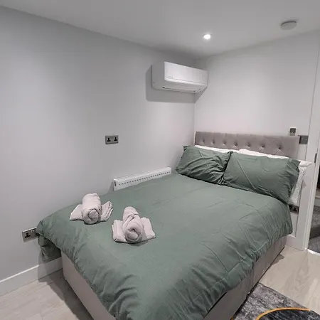 Family Friendly Fully Refurbished 3 Bedroom, 3 Bathroom In *