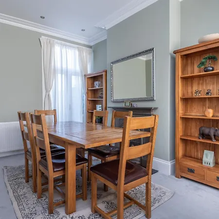 Lrg Stunning 4bd Crouchend House Holiday home London