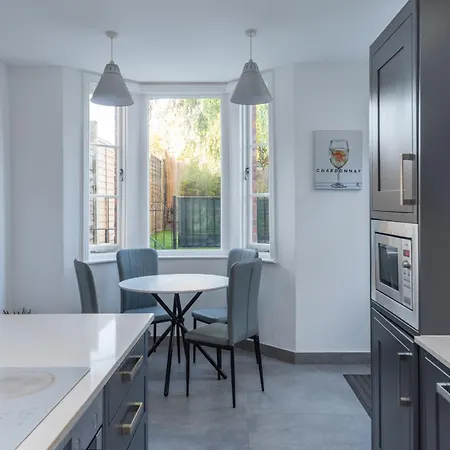 Lrg Stunning 4bd Crouchend House Holiday home London