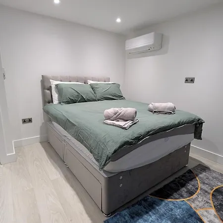Apartment Family Friendly Fully Refurbished 3 Bedroom, 3 Bathroom In