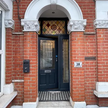 Rehman House Ground Floor 2 Exclusive Use Of Private Bathroom & Free Parking Guest house