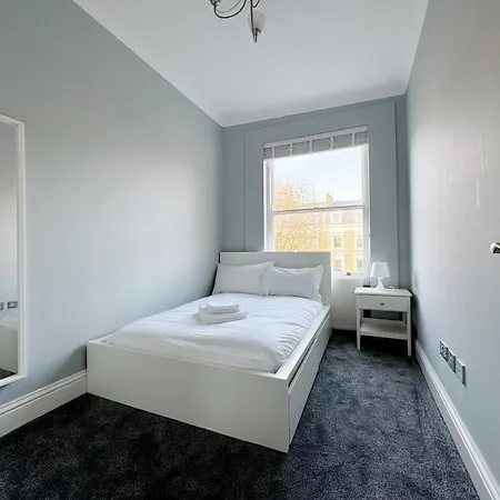 Stylish 2-bed Flat W Kitchen And Cosy Living Space Apartment *