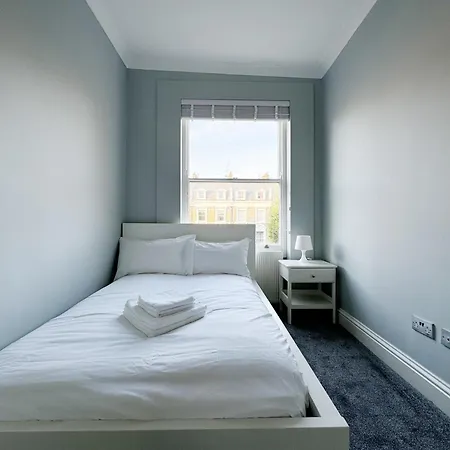 Stylish 2-bed Flat W Kitchen And Cosy Living Space Apartment London