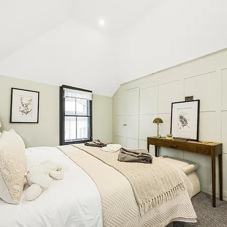 Stylish 2-bed Townhouse In Mayfair