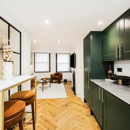 Stylish 2-bed Townhouse In Mayfair Apartment *