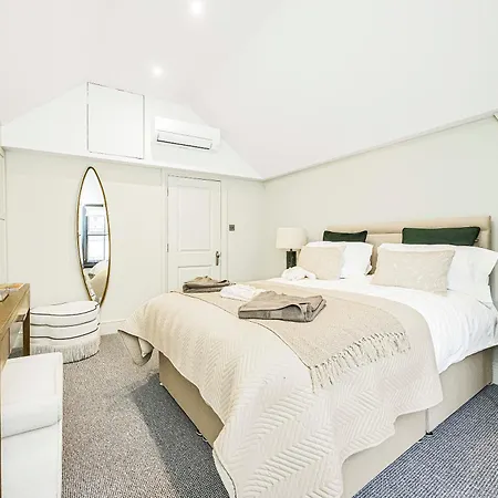 Stylish 2-bed Townhouse In Mayfair *