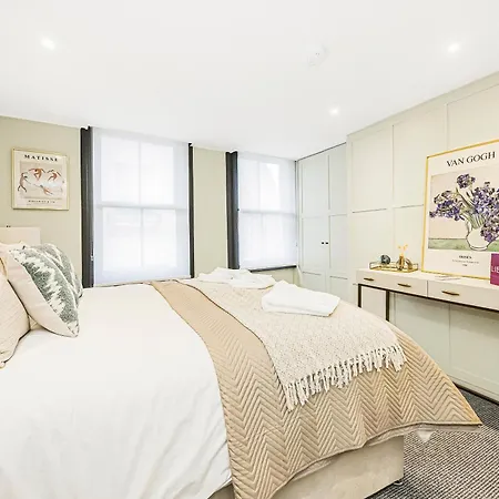 Stylish 2-bed Townhouse In Mayfair * London