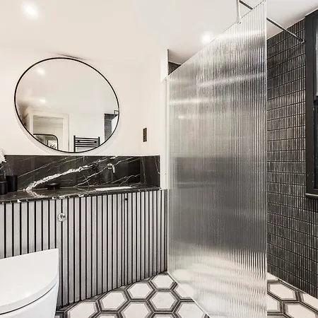 Stylish 2-bed Townhouse In Mayfair Apartment London