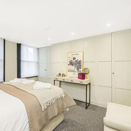Stylish 2-bed Townhouse In Mayfair *
