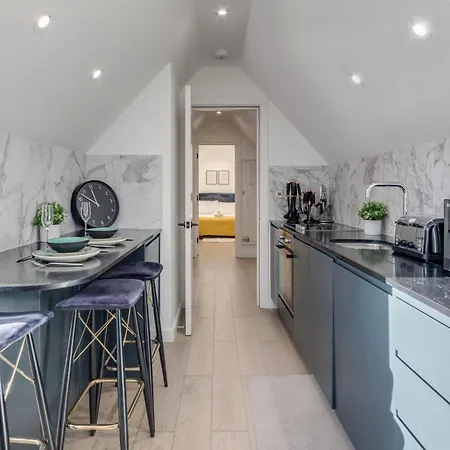 1 Bedroom Penthouse - Shoreditch, By The Perfect Apartment