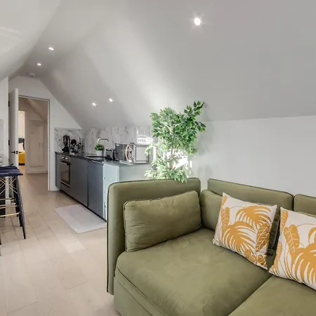 1 Bedroom Penthouse - Shoreditch, By The Perfect * London