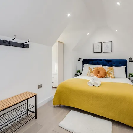 1 Bedroom Penthouse - Shoreditch, By The Perfect Apartment *