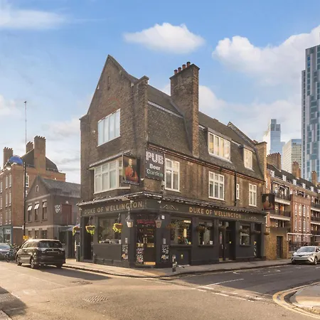 Apartment 1 Bedroom Penthouse - Shoreditch, By The Perfect *