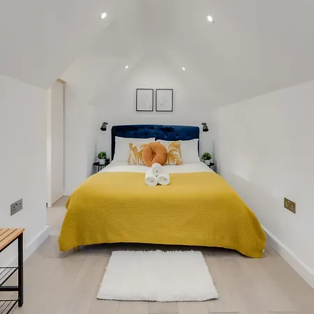 1 Bedroom Penthouse - Shoreditch, By The Perfect London